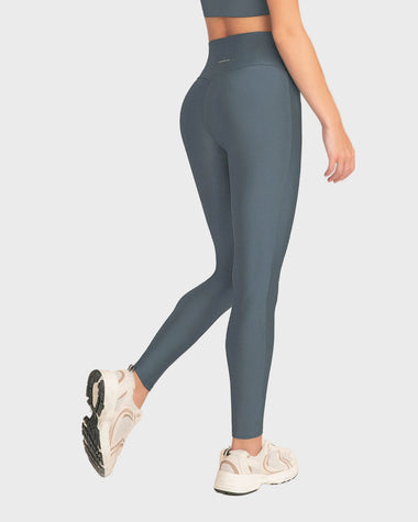Legging deportivo tiro alto con corte en glúteos tipo corazón#color_544-verde