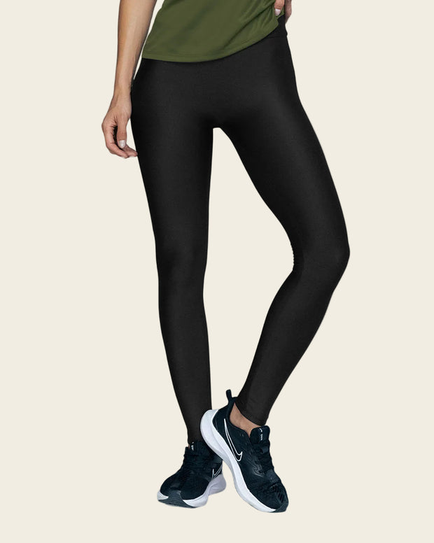 Legging deportivo tiro alto con corte en glúteos tipo corazón