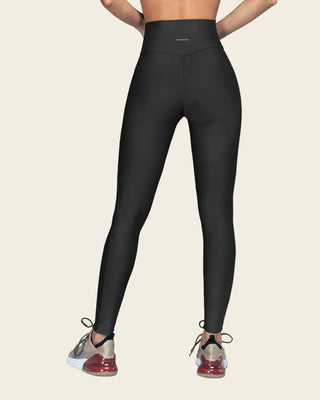Legging deportivo tiro alto con corte en glúteos tipo corazón#color_700-negro