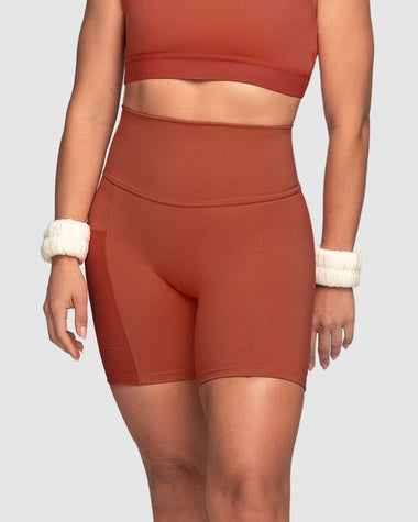 Short ciclista con bolsillo lateral y compresión de abdomen#color_336-rojo-canela