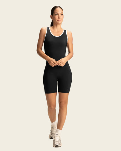 Enterizo deportivo corto con abertura en espalda#color_700-negro
