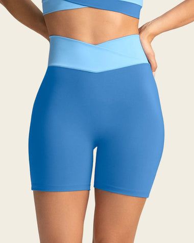 Short biker con pretina en V#color_052-azul-medio