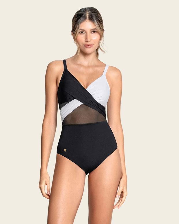 Traje de baño entero de compresión suave en abdomen y drapeado en escote