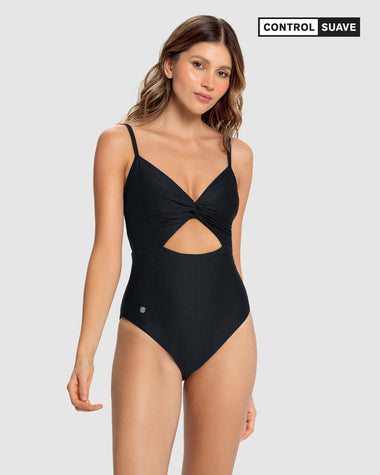 Traje de baño entero de compresión suave con detalle de escote cruzado#color_700-negro