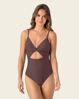 Traje de baño entero de compresión suave con detalle de escote cruzado#color_c56-marron