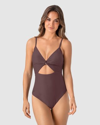Traje de baño entero de compresión suave con detalle de escote cruzado#color_c56-marron