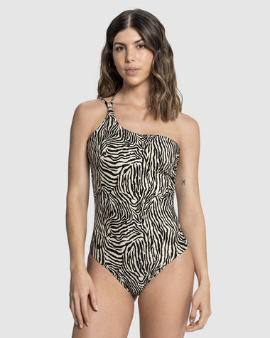 Traje de baño entero de un solo hombro tecnología BIO-PET#color_845-estampado-piel-vino