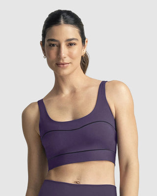Top deportivo con cargaderas dobles en espalda#color_450-morado