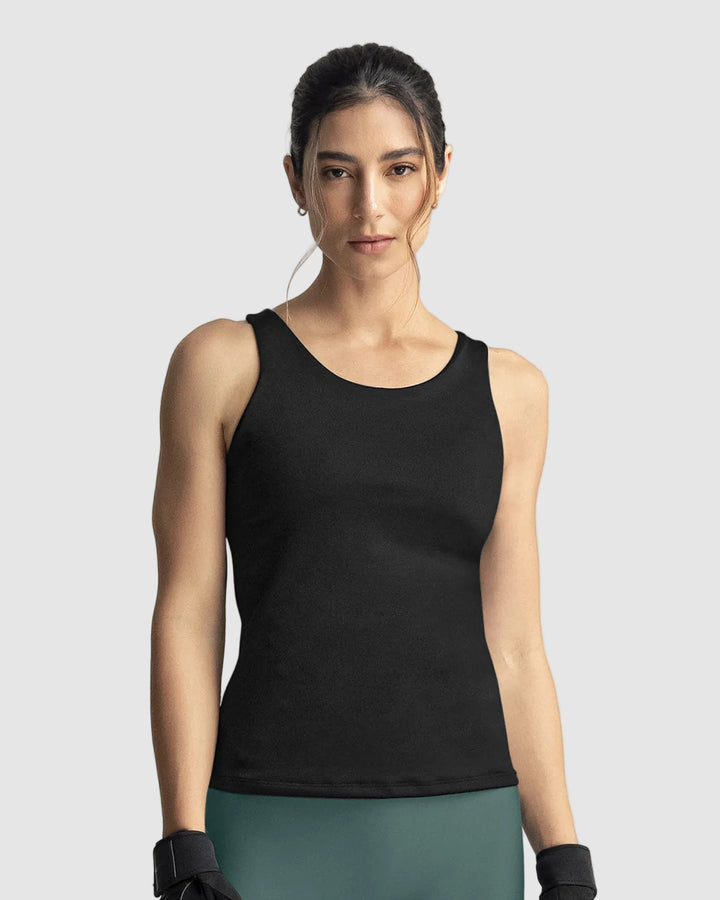 Camiseta deportiva con top interno de buen ajuste