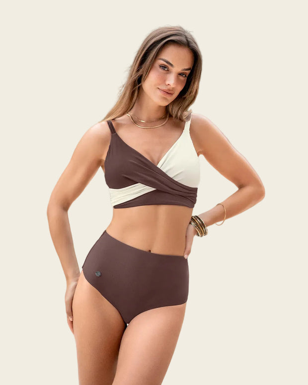 Bikini con panty tiro alto y top de buen cubrimiento