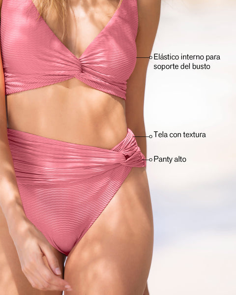 Bikini con panty de tiro alto en tela acanalada#color_365-coral