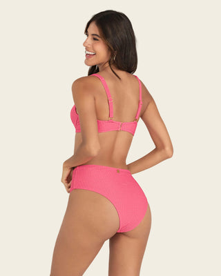 Bikini en textura acanalada con panty tiro alto y top con varillas#color_211-salmon