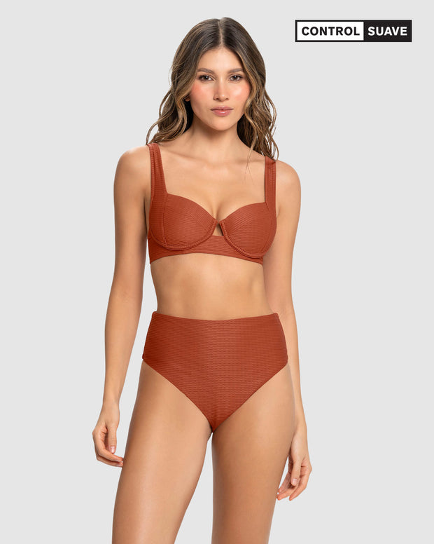 Solo-POS Bikini en textura acanalada con panty tiro alto y top con varillas
