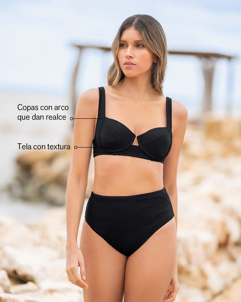 Bikini en textura acanalada con panty tiro alto y top con varillas#color_700-negro