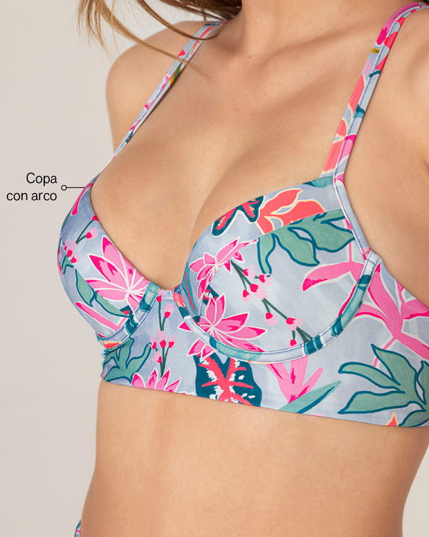 Bikini elaborado con botellas PET recicladas