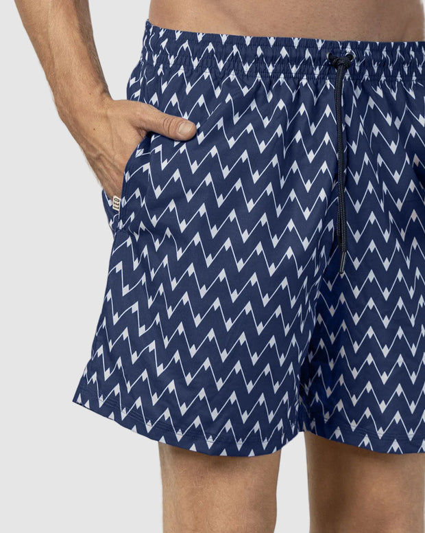 Pantaloneta de baño masculina con práctico bolsillo al lado derecho