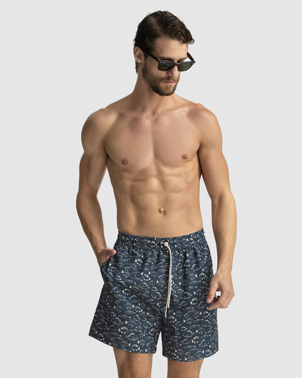 Pantaloneta de baño masculina con práctico bolsillo al lado derecho