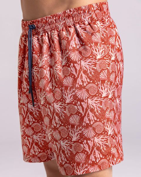 Pantaloneta de baño masculina con práctico bolsillo al lado derecho#color_a33-estmado-coral-rojo