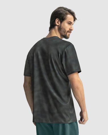 Camiseta deportiva masculina con tecnología de secado rápido#color_661-estampado-verde