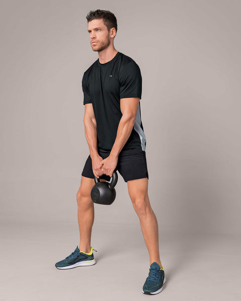 Camiseta deportiva de tacto suave con mallas transpirables laterales#color_700-negro