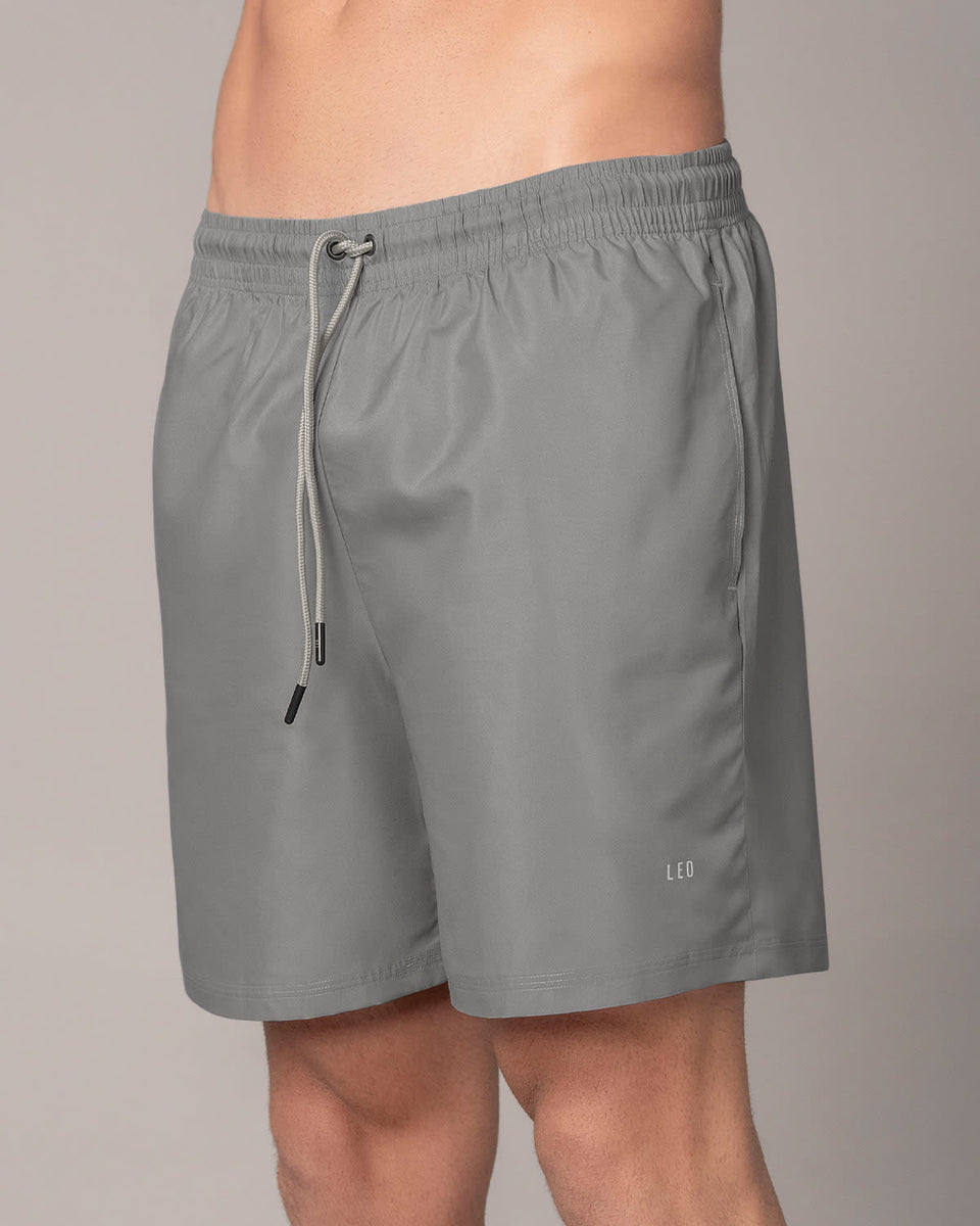 Pantaloneta deportiva con bolsillos funcionales