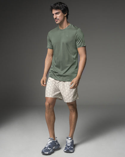 Pantaloneta deportiva con bolsillos funcionales#color_a92-estampado-triangulo