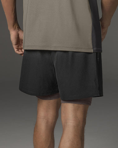 Pantaloneta deportiva con bolsillo lateral con bóxer interno#color_701-negro