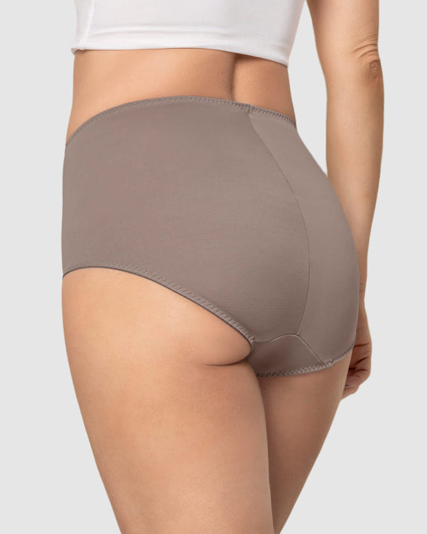 Panty clásico de compresión suave con toques de encaje en abdomen
