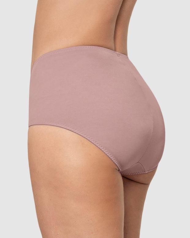 Panty clásico de compresión suave con toques de encaje en abdomen