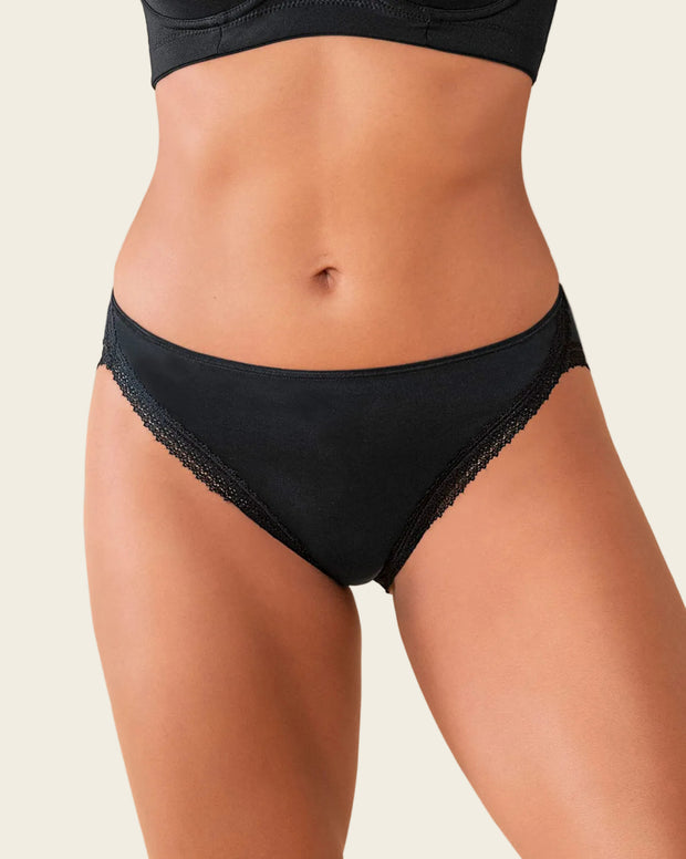 Panty tipo bikini con SmartLace® decorativo en piernas