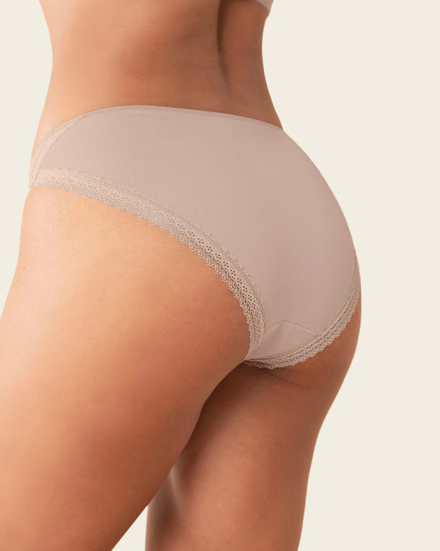 Panty tipo bikini con SmartLace® decorativo en piernas
