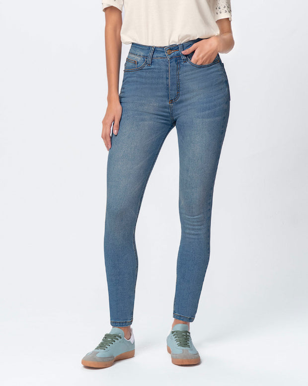 Jeans skinny esenciales para mujer