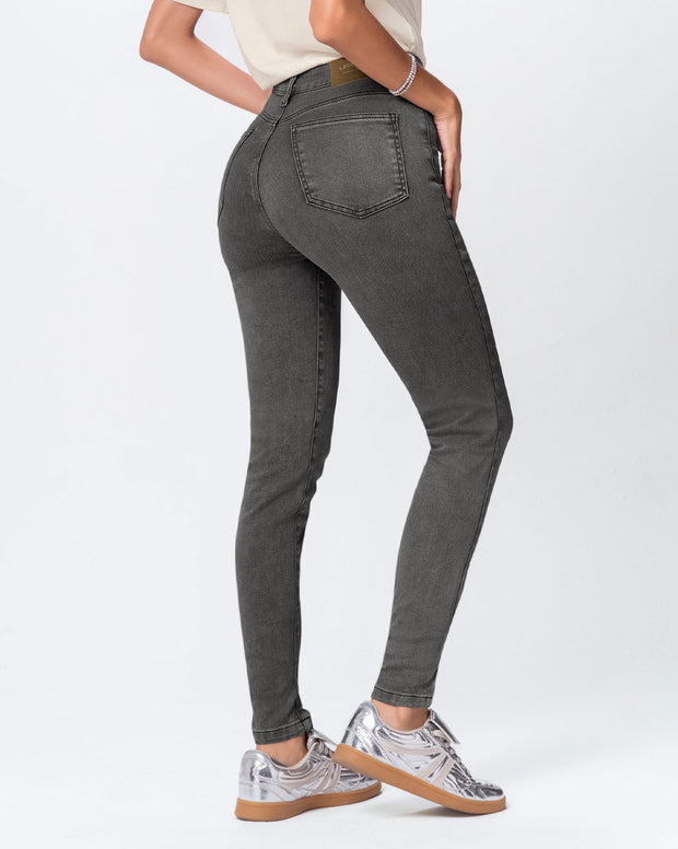 Jeans skinny esenciales para mujer