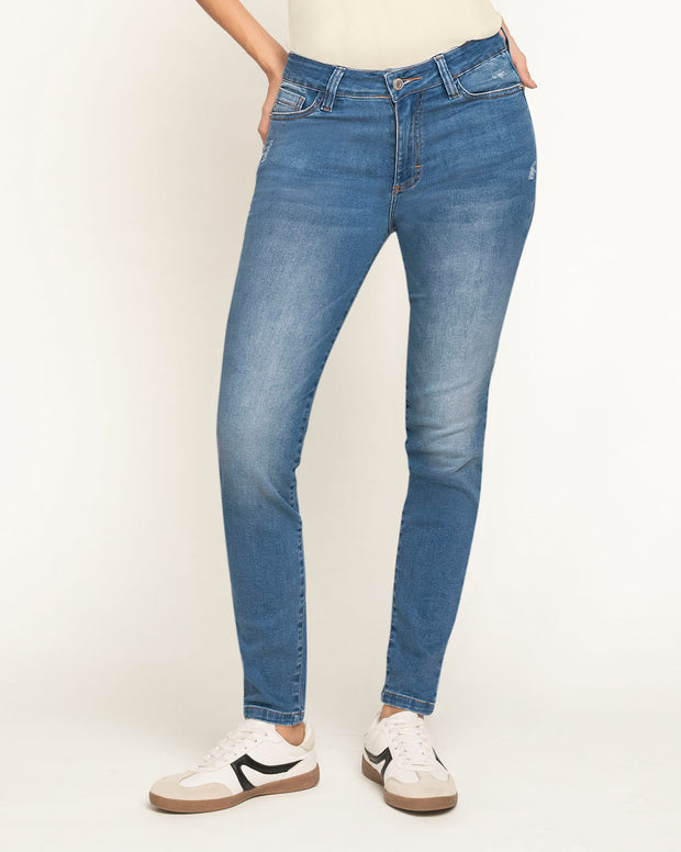 Jean skinny levanta cola