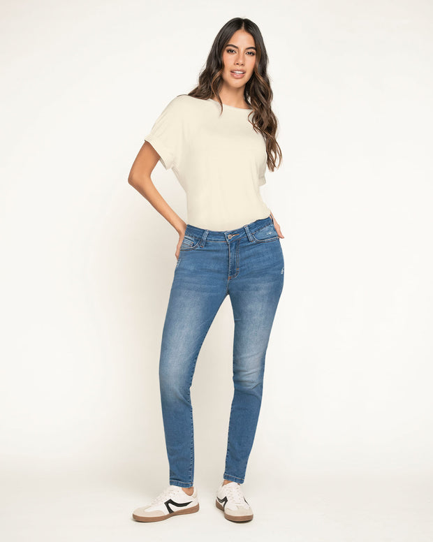 Jean skinny levanta cola