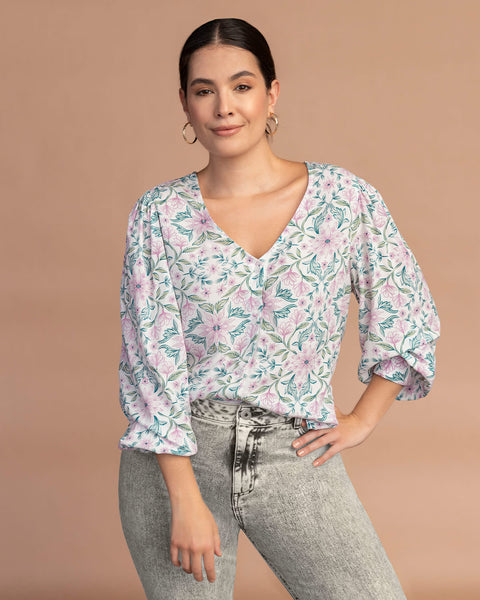 Blusa manga larga estampada cuello en V#color_145-estampado-marfil-con-flores