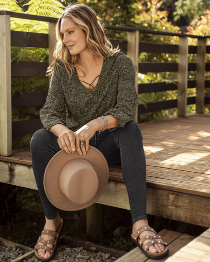 Blusa manga larga con tiras en escote en V#color_145-estampado