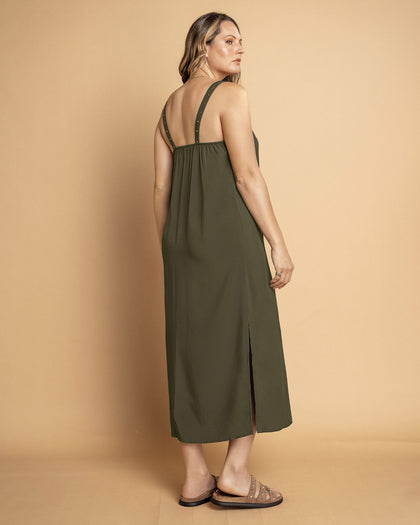 Vestido midi de tiritas con taches decorativos#color_c46-verde