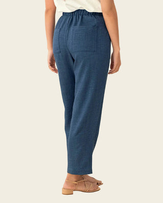 Pantalón con bolsillos funcionales#color_024-azul-oscuro