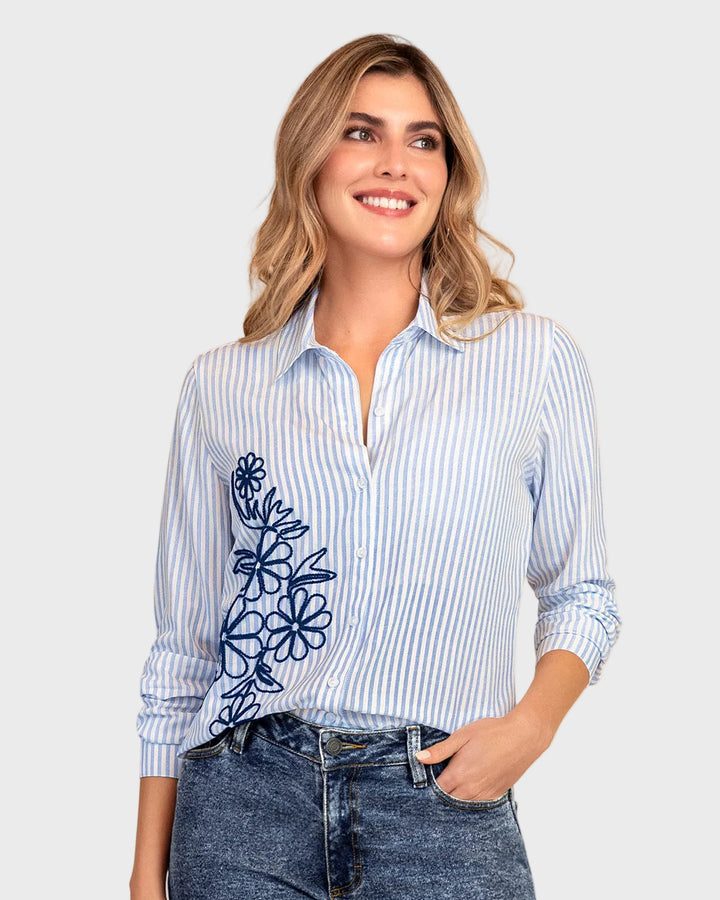 Camiseta a rayas con detalle bordado