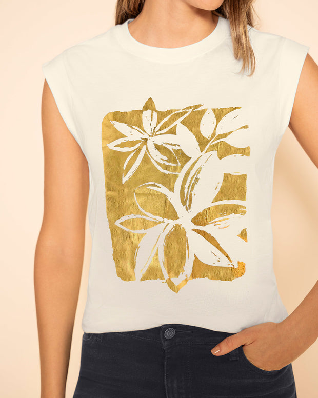 Camiseta manga sisa con estampado y apliques