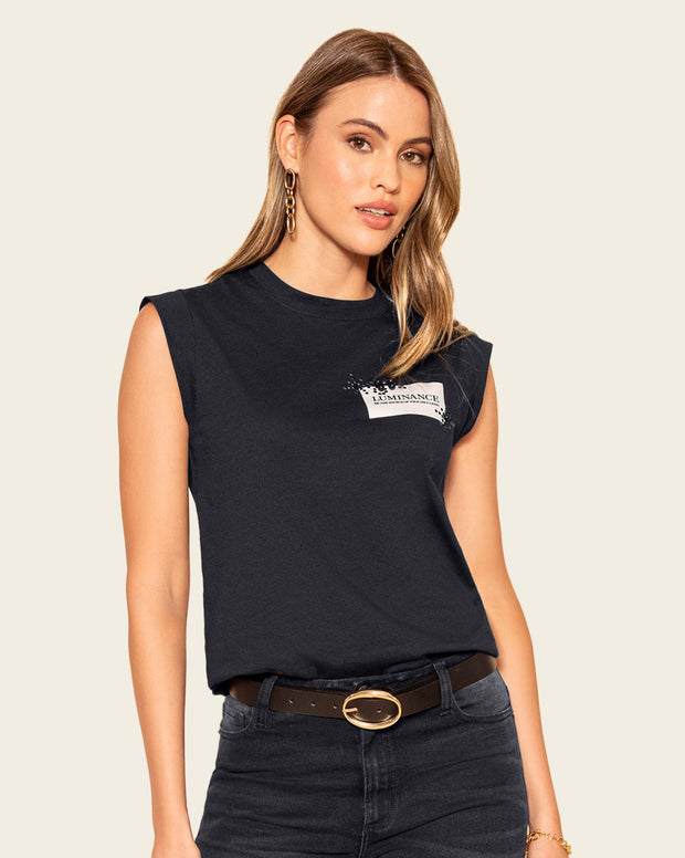Camiseta manga sisa con estampado y apliques