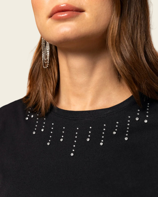 Camiseta-semiajustada-con-apliques-brillantes
