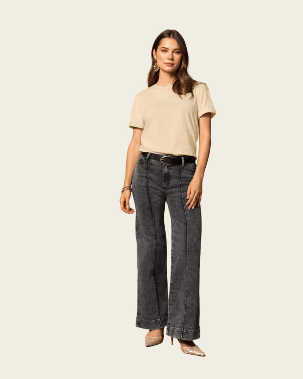 Camiseta-semiajustada-con-apliques-brillantes