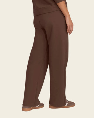 Pantalón bota amplia con elástico y tira anudable en cintura#color_c23-cafe-chocolate