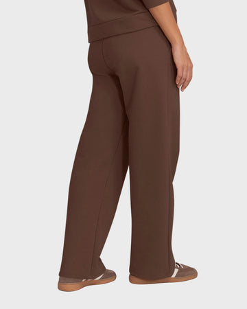 Pantalón bota amplia con elástico y tira anudable en cintura#color_c23-cafe-chocolate