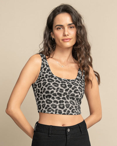 Camiseta manga sisa crop top en tejido acanalado#color_145-estampado-leopardo-gris