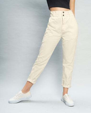 pantalon-tiro-alto-con-elastico-en-pretina-y-bolsillos-frontales-y-traseros#color_000-blanco