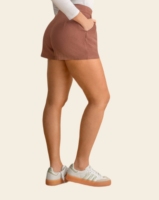 Short corto de tiro alto con pinzas