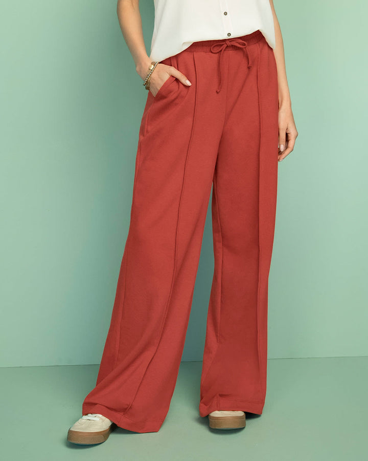 Pantalón tipo jogger con bota ancha